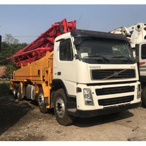 High Functioning Concrete Trailer Pump Putzmeister 42M Volvo Used