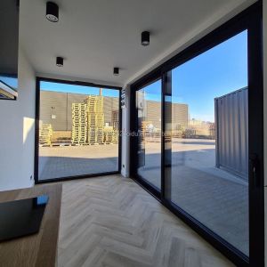 One Bedroom Hotel Black Shipping Container House Steel Door Luxury 20ft