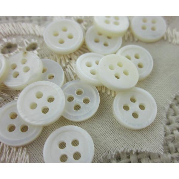 Factory wholesale high quality akoya 2 holes round natural agoya shell button for shirt dress