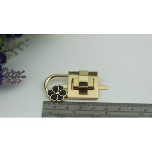 Beautiful flower decorative gold zinc alloy handbag turn twist locks