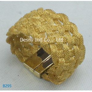 Lovely OEM / ODM metal bangles with gold plated and rhinstone