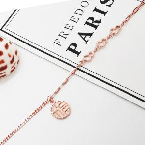 Delicate 18kt Gold Mini Pendant with Chain