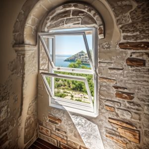 China 8mm Glass Bottom Hung Casement Window Aluminum Alloy Customizable on sale