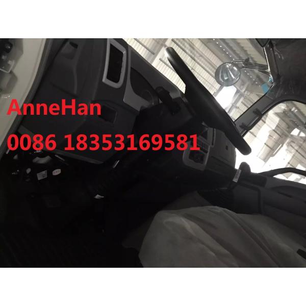 Double Seats 4x2 Fuel Tank Truck SINOTRUK HOWO 5m3 With Engine Chaochai And Cab 2080