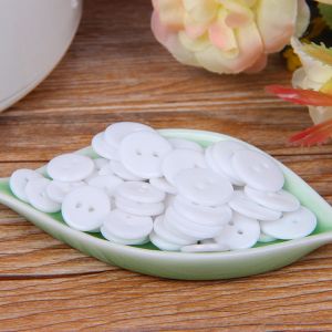 Custom Manfactur Low MOQ 14L Lettering White Ivory Resin Jeans Shirt Round