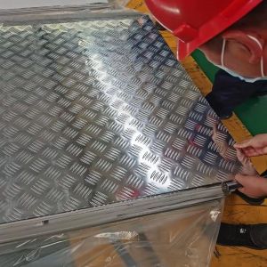 China Mill Finish 3003 5052 Aluminum Diamond Plate 40 Brinell Hardness Customizable Length and Bar Height on sale