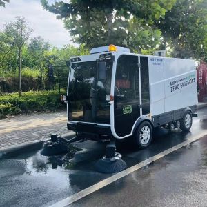Pure Electric Four Wheel Multifunctional Sweeper With Large Capacity Dustbin