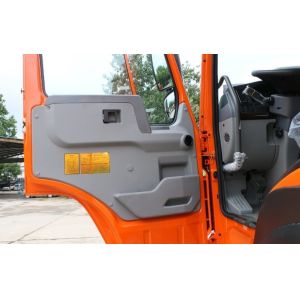 China HW79 Cabin 6x4 Drive 10 Wheel Diesel Semi Trailer Truck on sale