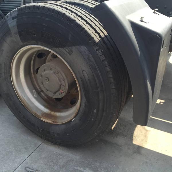 New 6x4 Cargo Truck Chassis Capacity 25 - 40 Tons SINOTRUK HOWO ZZ1257N4641W TR691 Tyre