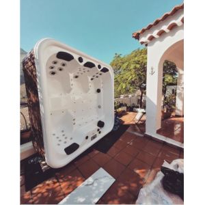 Quality Outdoor Family Air Jet Bathtub 5 - 6 Person SPA Hot Tub Freestanding Massage Bathtub for sale