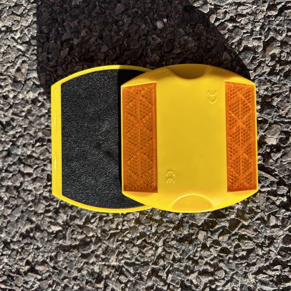 100x90x18mm CE ABS Road Stud High Visibility Black Base LOGO Customs Road Safety Reflective Cat Eye