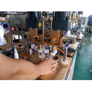 Multifunction 4 Wheel Screw Capping Machine For Plastic Bottles