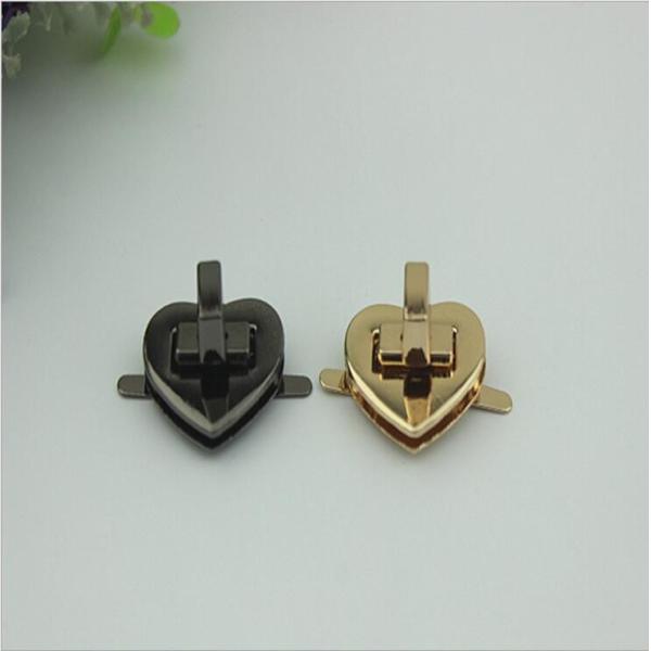 Fashionable novelty gunmetal color heart shape bag accessories metal twist lock