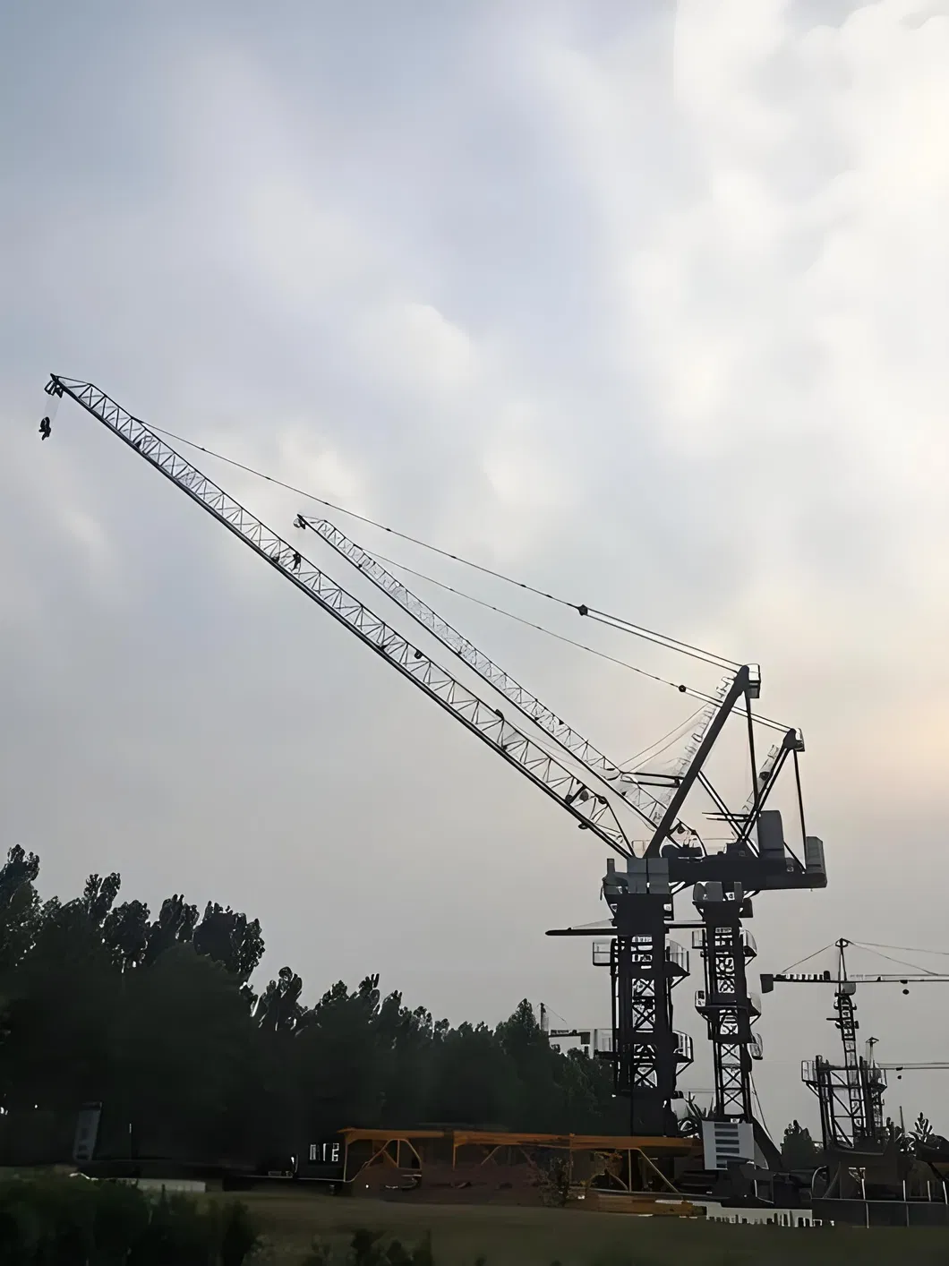 The Second Used 5610 6t China Factory Qtp Series 80 China Cheap Price Static Tower Crane Zoomlion
