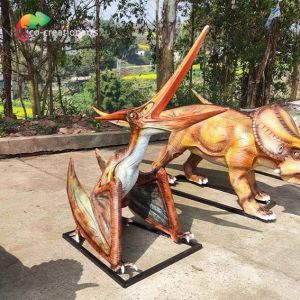 China 3D Fiberglass Realistic Looking Dinosaurs Struggled Pterosauria Statue Outdoor on sale