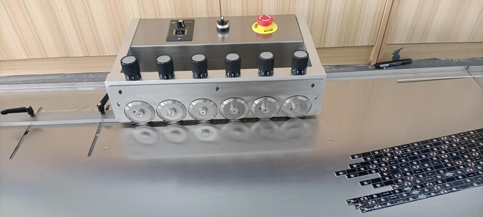 LED Aluminum Substrate /Lamp Splitter Machine With Stainless Steel Platform YS-750 for SMT Production Line