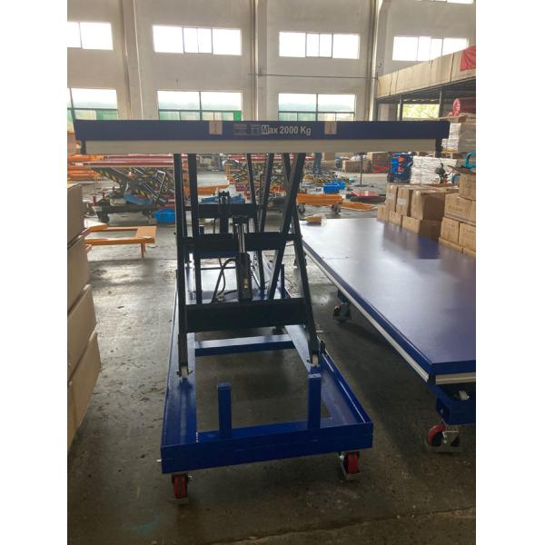 Mobile DC Battery Powered Tandem Scissor Lift Table Transferring Bulky Heavy Item