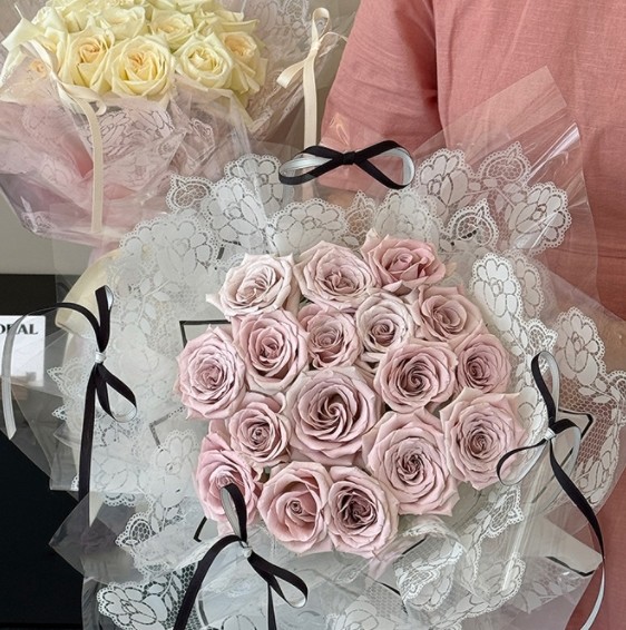 Small lace waterproof packaging paper, flower packaging, opp film, bouquet