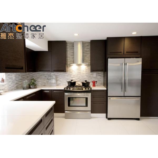Veneer Finish Dark Brown Kitchen Cabinets with Solid Wood Material and Handless Design