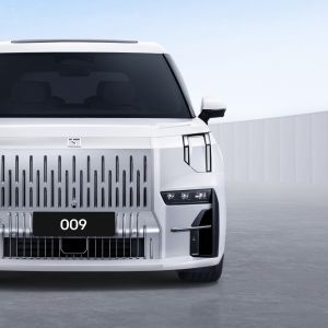 Zeekr 009 Pure Electric Luxury MPV redefining yourexpectations of MPVS 140kwh