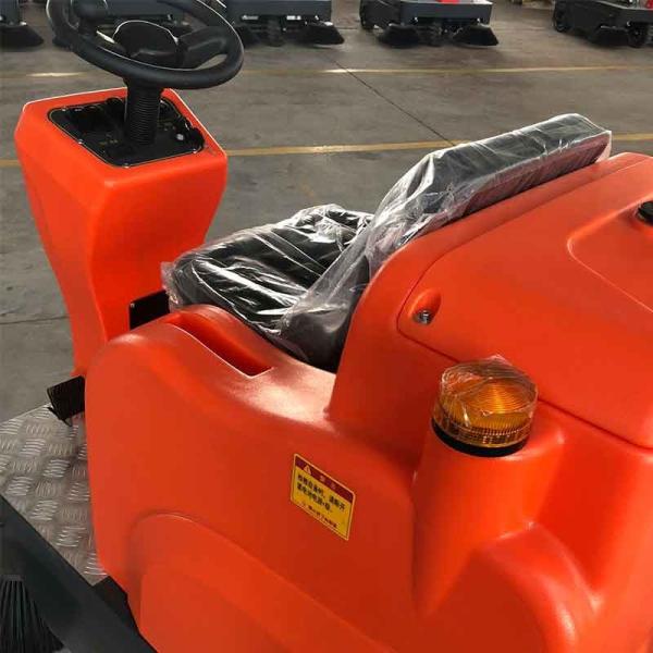 High Pressure Water Gun Street Sweeping Machine 48V Floor Sweeper Machine