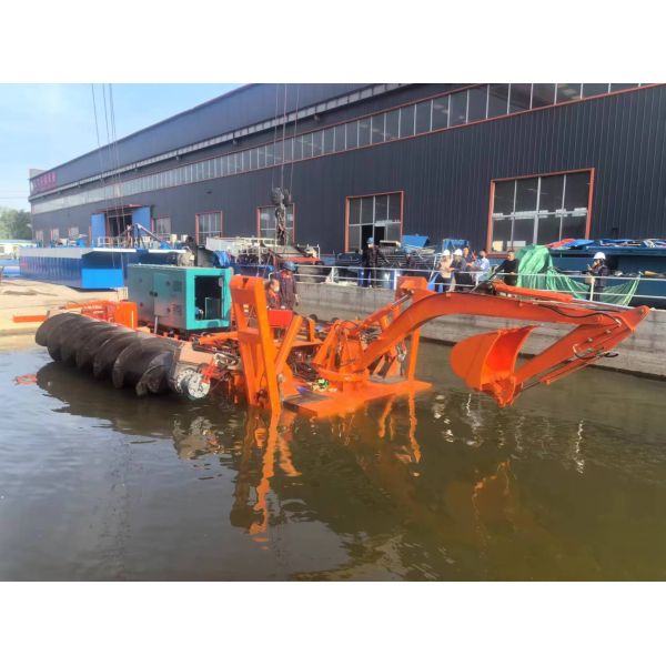 Self Propelled Amphibious Dredger 6.5m Dredging Depth 40 Inch Draught