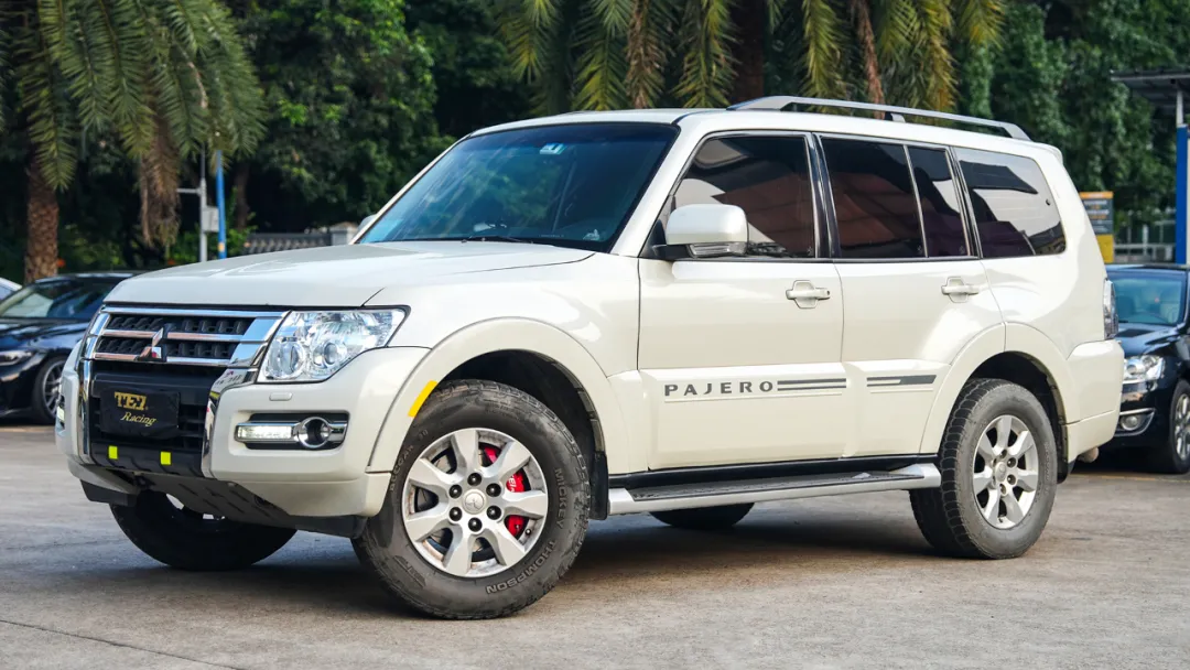 Front Big Brake Kit 6 Piston Caliper with 332x32mm rotor BBK auto brake system For MITSUBISHI PAJERO 17 inch car rim