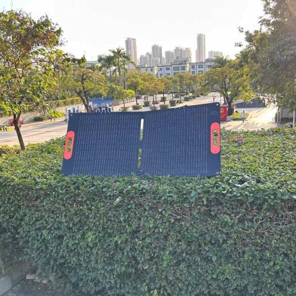 605*543*10mm 2-Fold Foldable Solar Charger Folding Solar Panel Charger With IP65