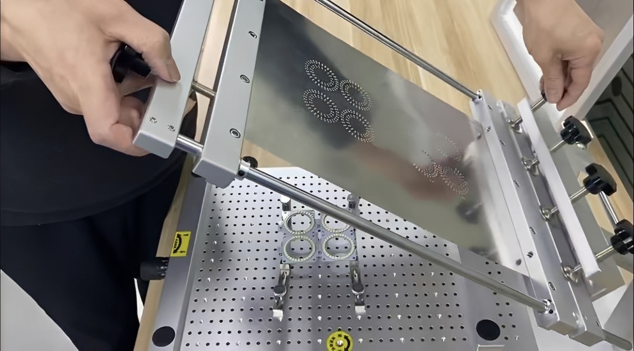 Dual-use stencil printer compatible with frameless stencil