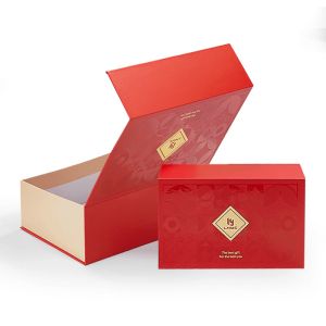 Custom Luxury Red Magnetic Clamshell Christmas Theme Gift Box Bio-Degradable