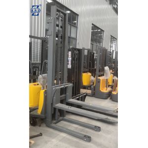 DC motor 1.5T Semi Electric Pallet Stacker with lifting height of 1.6m 2m 2.5m