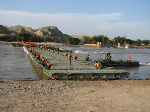 Buy Track Load 60t Ribbon Floating Pontoon Bridge Reusable Large Rivers at wholesale prices