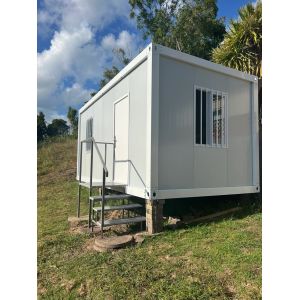 Modern Small House Made in Container House with Broken Bridge Aluminum Door and