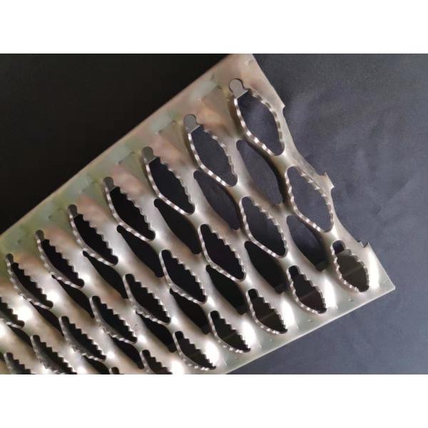 Galvanized Steel Anti-Slip Safety Grating Diamond Hole Walkway Plank