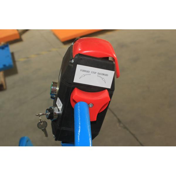 Mini Self Propelled Electric Scissor Lift Aerial Work Platform 2460lbs Maximum Height 70"