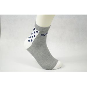 Elastic Persistent Knitted Anti Slip Socks For Adults Custom Made Pattern