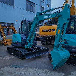 China Secondhand Mini Kobelco Excavator Crawler Kobelco Sk55sr Digger on sale