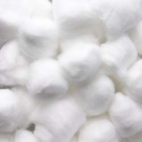 Buy Consumable Small Cotton Balls , Soft Cotton Balls Natural Materials Degreasing at wholesale prices