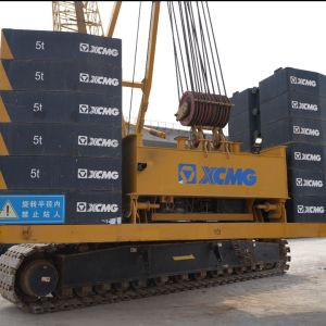 Quality heavy Used 300t Crawler Crane Used To Install Large Equipment In Factories And Facilities for sale
