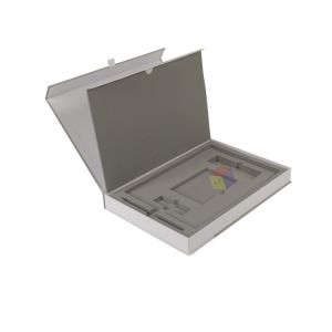 Hard Cardboard Custom Magnetic Closure Boxes Lightweight With Foam Insert