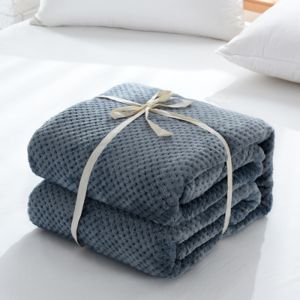 Customized Size Coral Fleece Blanket for Office Nap 150*200cm Soft Touch Sofa