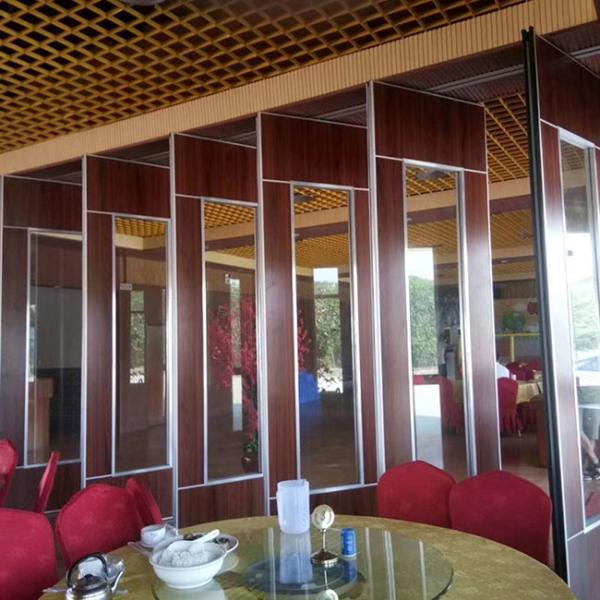 Wooden Surface Tempered Glass Movable Wall 67mm Thick 10db Soundproof