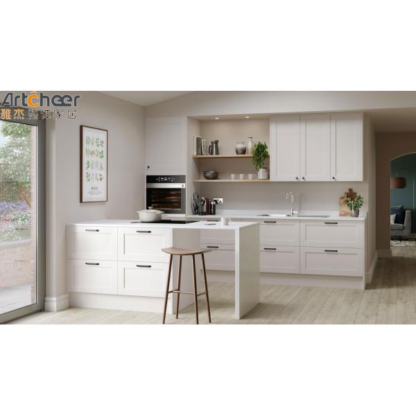 Modern Stylish American Style Kitchen Cabinets in Solid Wood with Customized Size