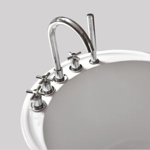 Large Space Acrylic Bathtub 1.6m Free Standing Soaking Pool Drainer Seamless