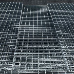 Customized Load Capacity Black Safety Grating Pedestrian Grating For Various