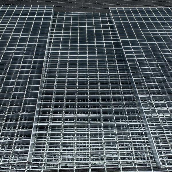 Customized Load Capacity Black Safety Grating Pedestrian Grating For Various