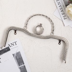 Customized 128g 20.5*5cm Metal Clutch Frame With Holes