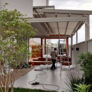 Easy Installation Reinforced Aluminum Frame Remotely Control Commercial Sunshade