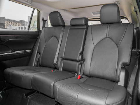 Front Suspension Macpherson Equipped 2022 GAC Toyota Veranda SUV for Design Arrival