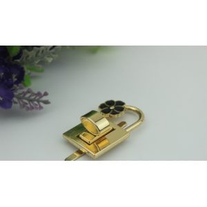 Beautiful flower decorative gold zinc alloy handbag turn twist locks